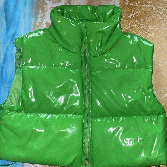 Patent cropped puffer jacket - Picture 5 of 7